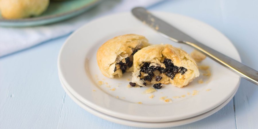 What To Serve With Eccles Cake Recipe Mary Berry?