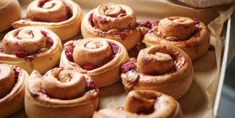 How To Serve Mary Berry Raspberry Buns Recipe?