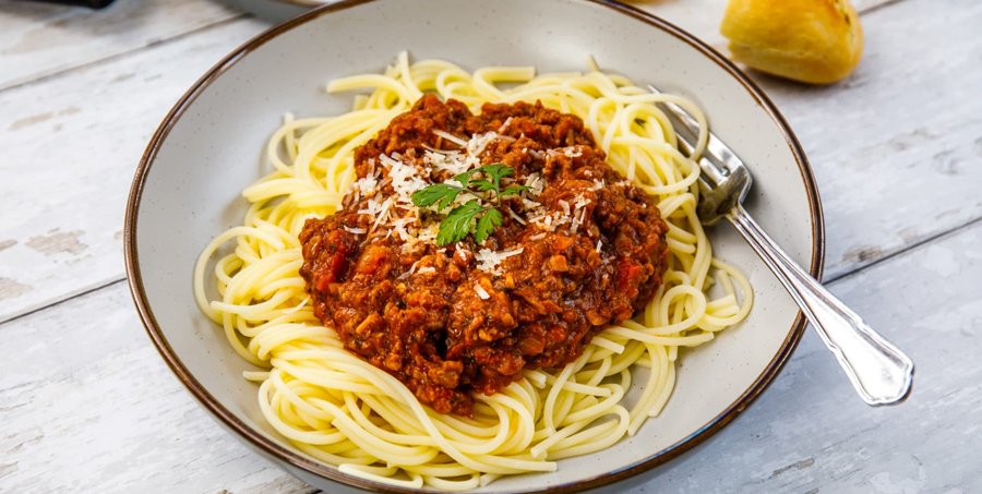 How To Serve Mary Berry Spaghetti Bolognese Recipe?