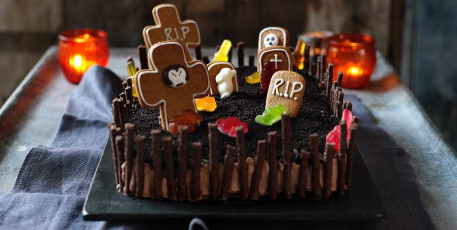 Pro Tips To Make Perfect Chocolate Halloween Cake Recipe